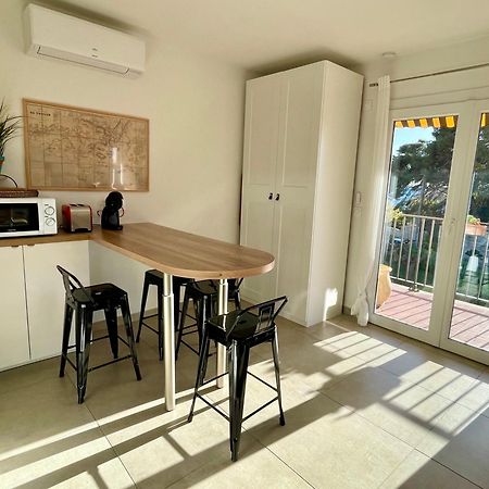 Appartement Cosy Vue Mer A 50 M De La Plage - Refait A Neuf Et Climatise Le Pradet Exterior photo