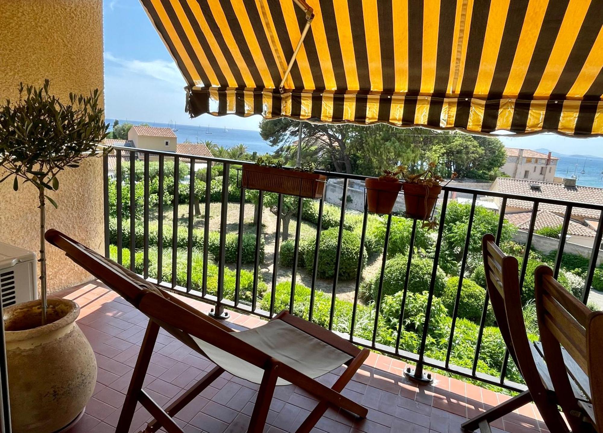 Appartement Cosy Vue Mer A 50 M De La Plage - Refait A Neuf Et Climatise Le Pradet Exterior photo