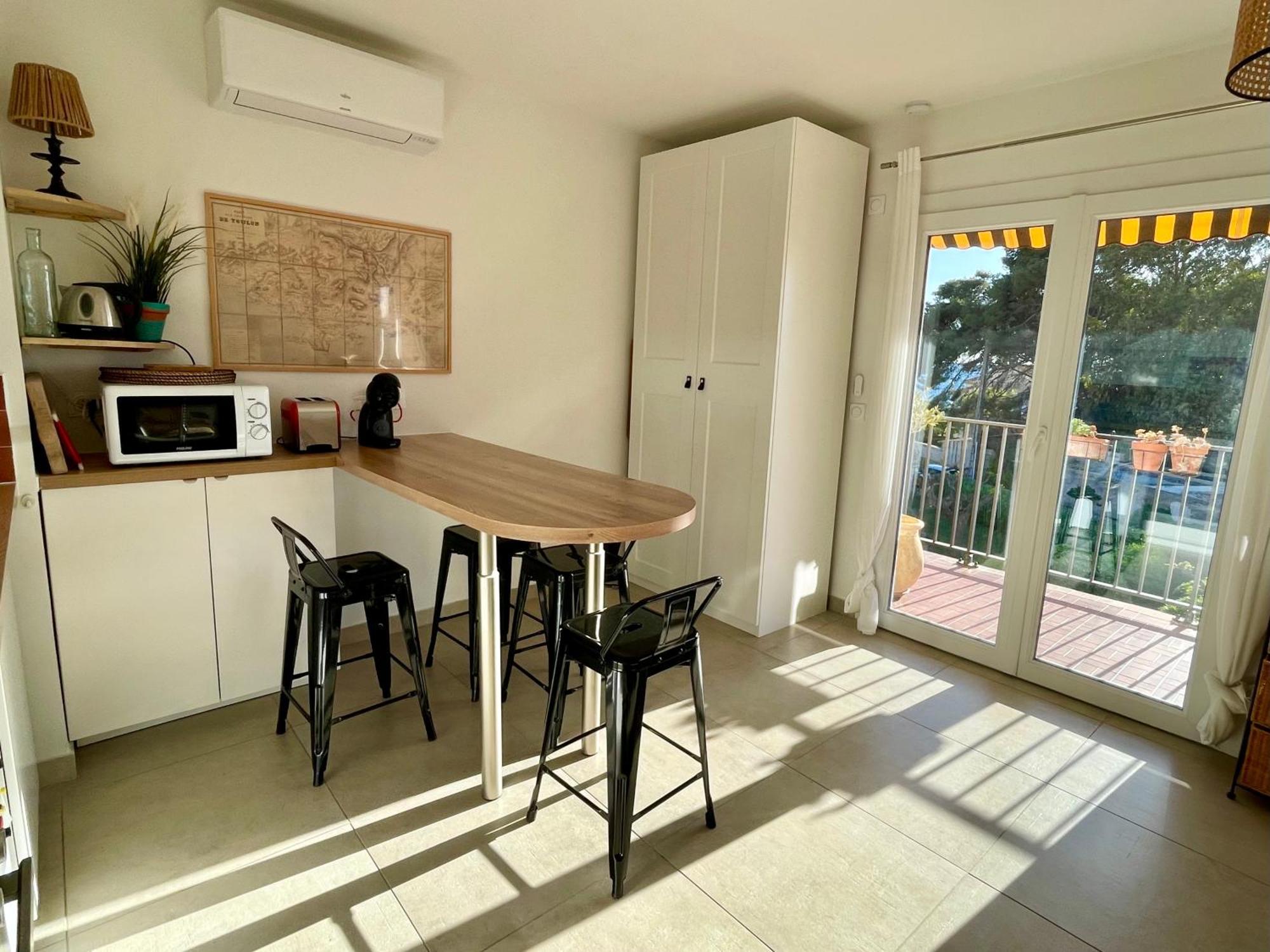 Appartement Cosy Vue Mer A 50 M De La Plage - Refait A Neuf Et Climatise Le Pradet Exterior photo